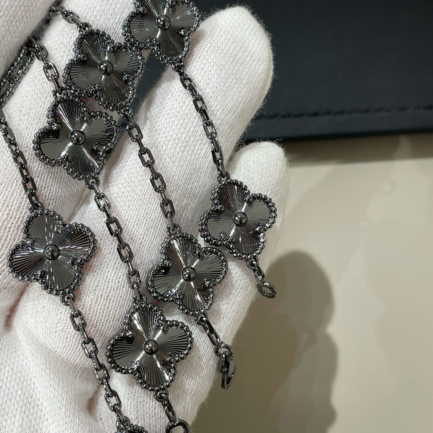 [Imperial]Nuevo BRAZALETE NEGRO TREBOL 5 MOTIVOS
