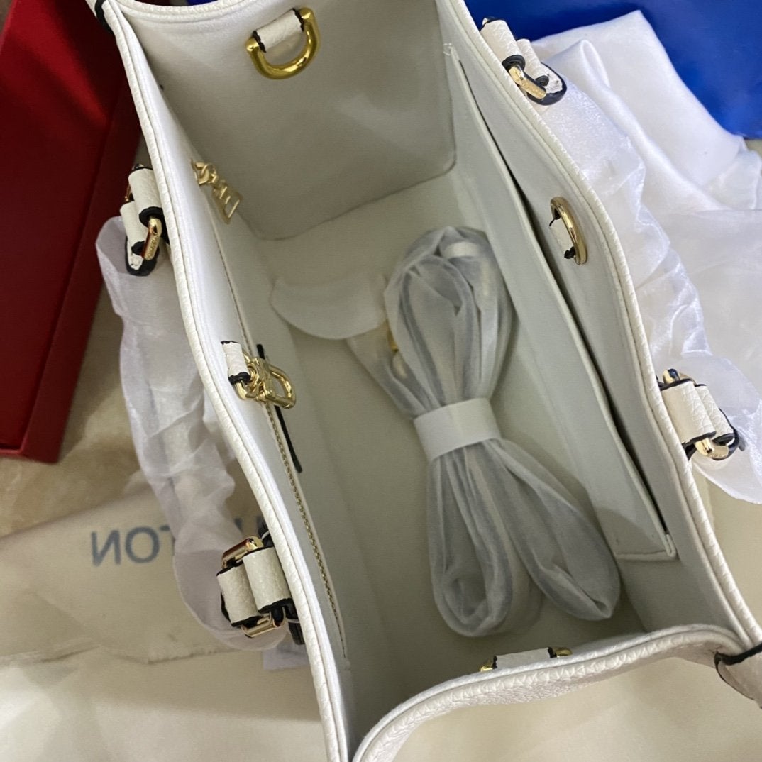 ONTHEGO PM 25 CREME GEPRÄGTES GENARBIGES RINDLEDER 