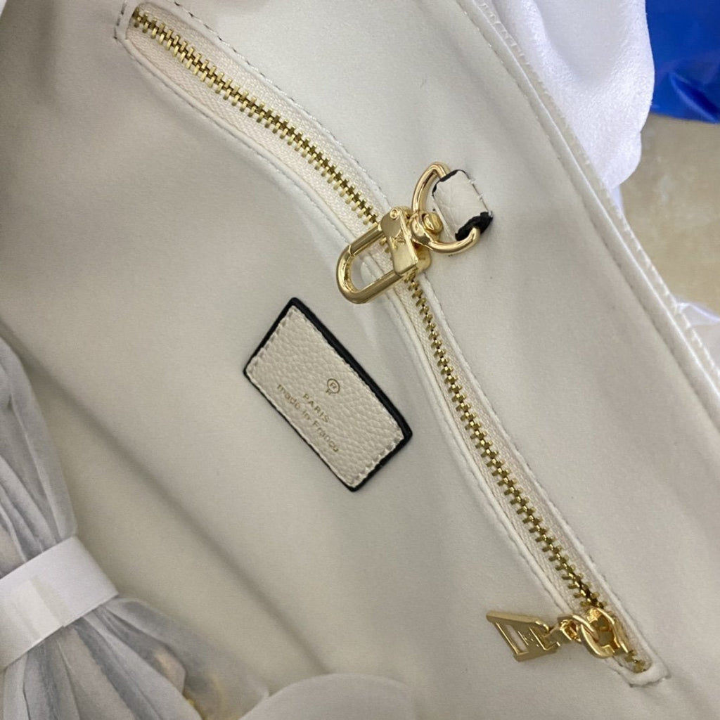 ONTHEGO PM 25 CREME GEPRÄGTES GENARBIGES RINDLEDER 