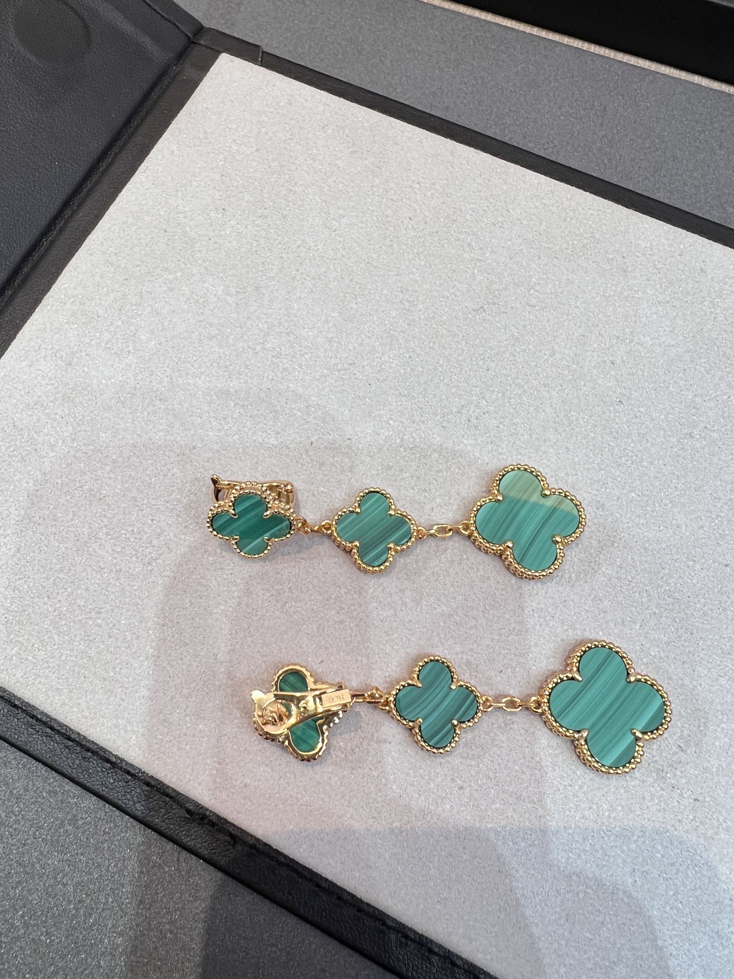 ¡®Imperial¡¯CLOVER MALACHITE 3 MOTIFS GOLD