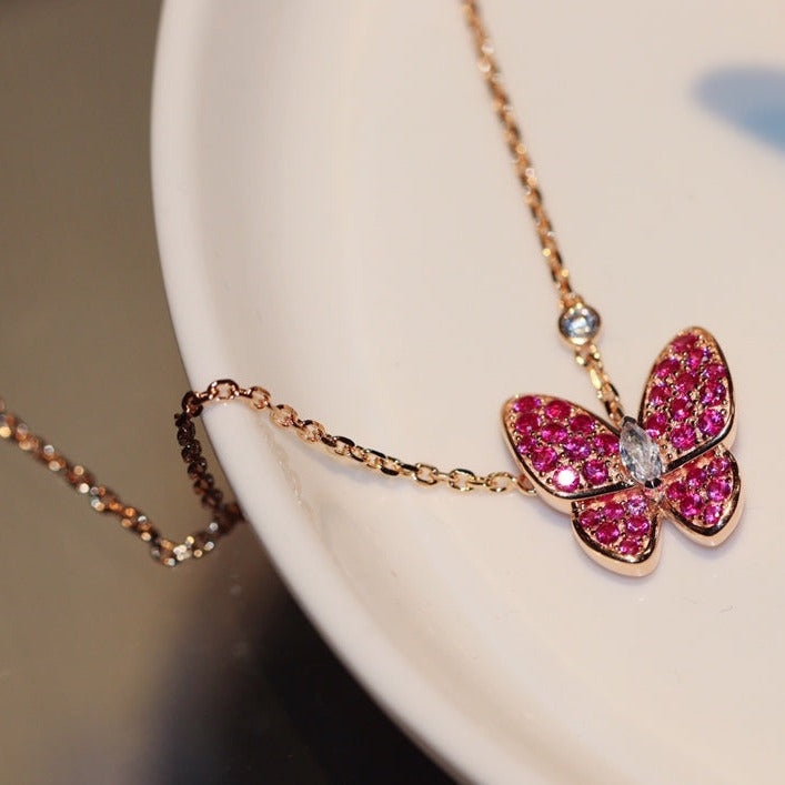 Imperial Butterfly Halskette aus rotem Diamanten in Roségold