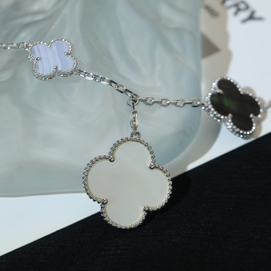 ¡®Imperial¡¯CLOVER BRACELET 5 MOTIFS MOP CHALCEDONY SILVER