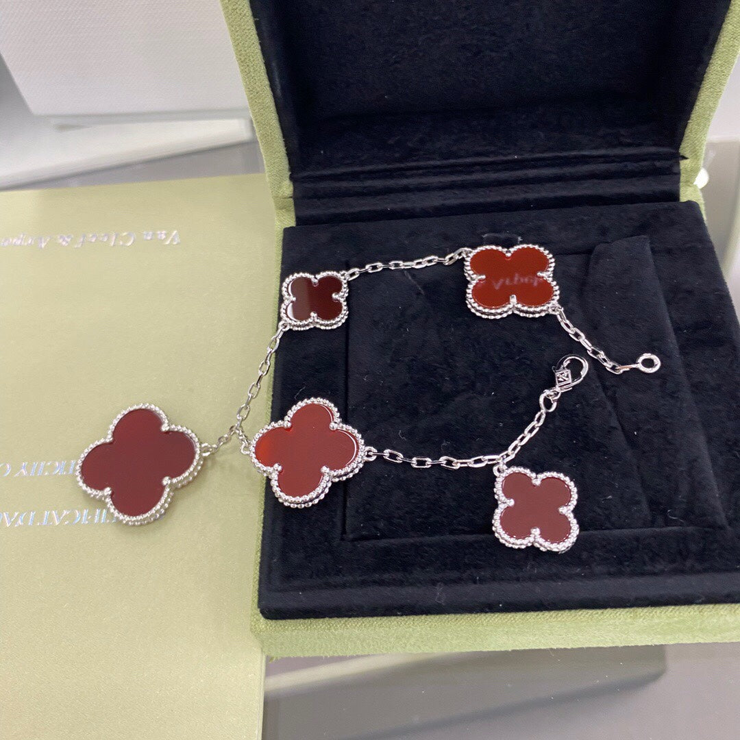 Imperial CLOVER 5 MOTIFS SIVLER CARNELIAN ARMBAND