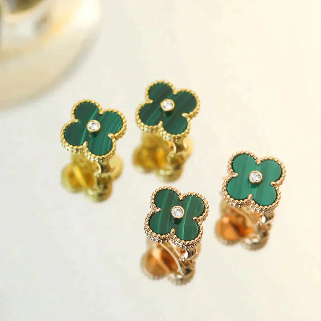 Imperial CLOVER MEDIUM 1 MOTIFS MALACHITE DIAMOND EARRINGS