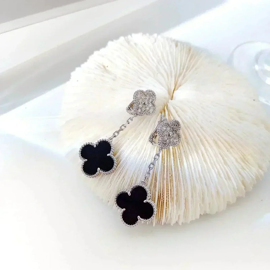 Imperial-Ohrringe mit Kleeblattmotiven, Diamant und Onyx, Silber