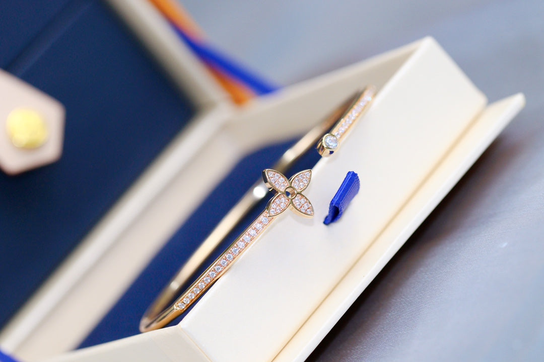 Imperial IDYLLE OFFENES ARMBAND AUS ROSA GOLD MIT DIAMANTENBESETZUNG