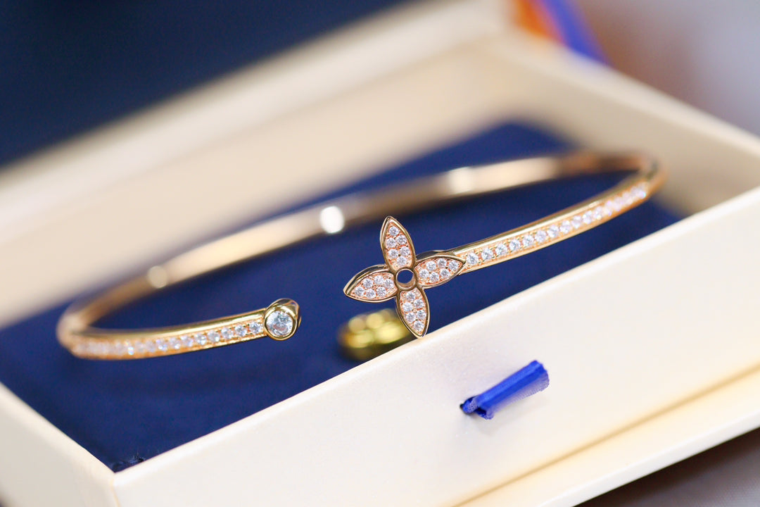 Imperial IDYLLE OFFENES ARMBAND AUS ROSA GOLD MIT DIAMANTENBESETZUNG