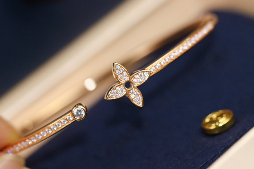 Imperial IDYLLE OFFENES ARMBAND AUS ROSA GOLD MIT DIAMANTENBESETZUNG