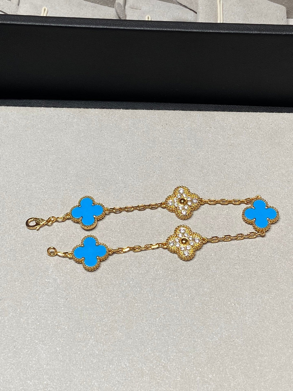 ¡®Imperial¡¯CLOVER 5 MOTIF BLUE CHALCEDONY DIAMOND GOLD BRACELET