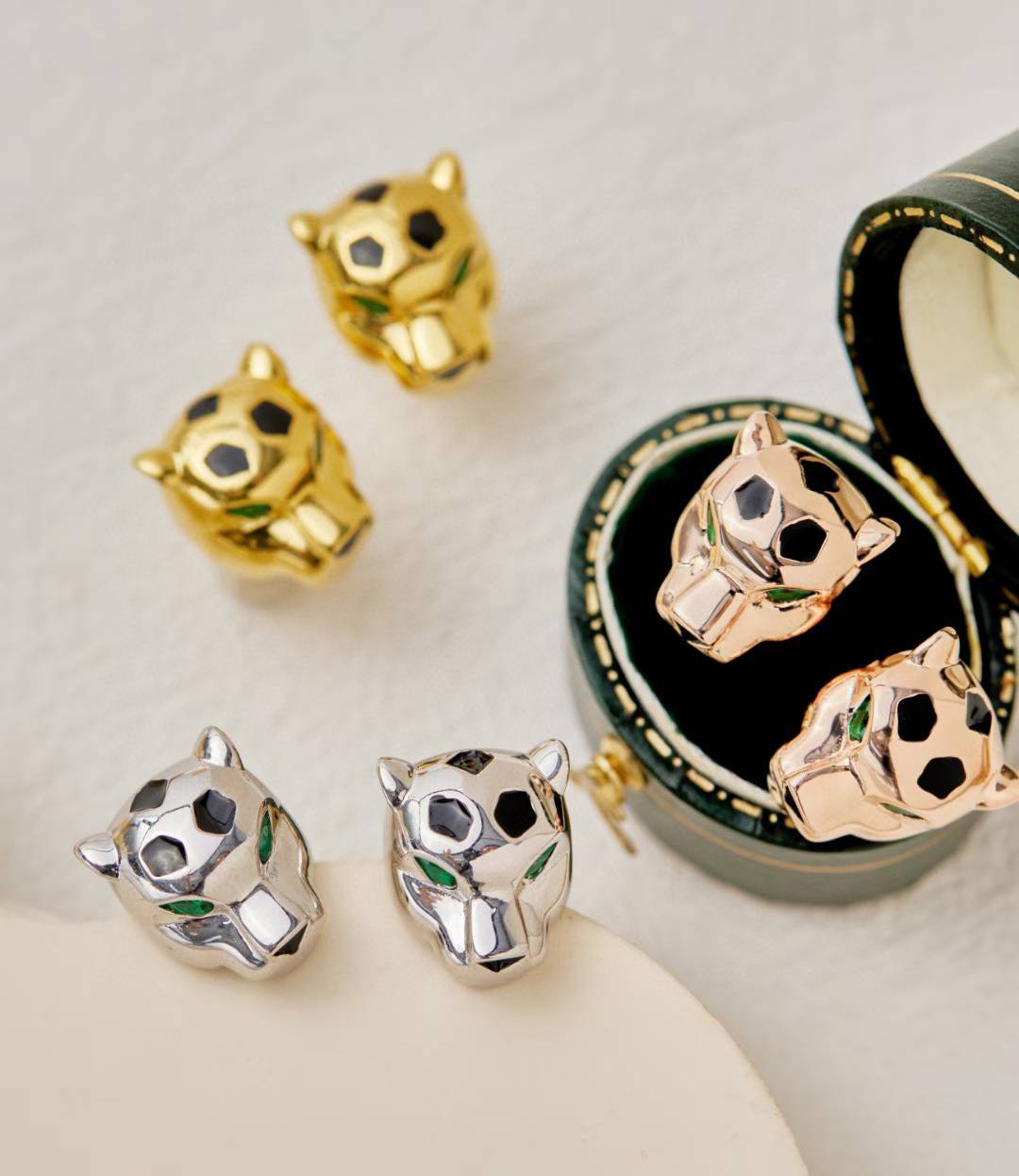 [Imperial] ARETES DE TUERCA CON IMPRESIÓN CHRRTAH, TRES COLORES