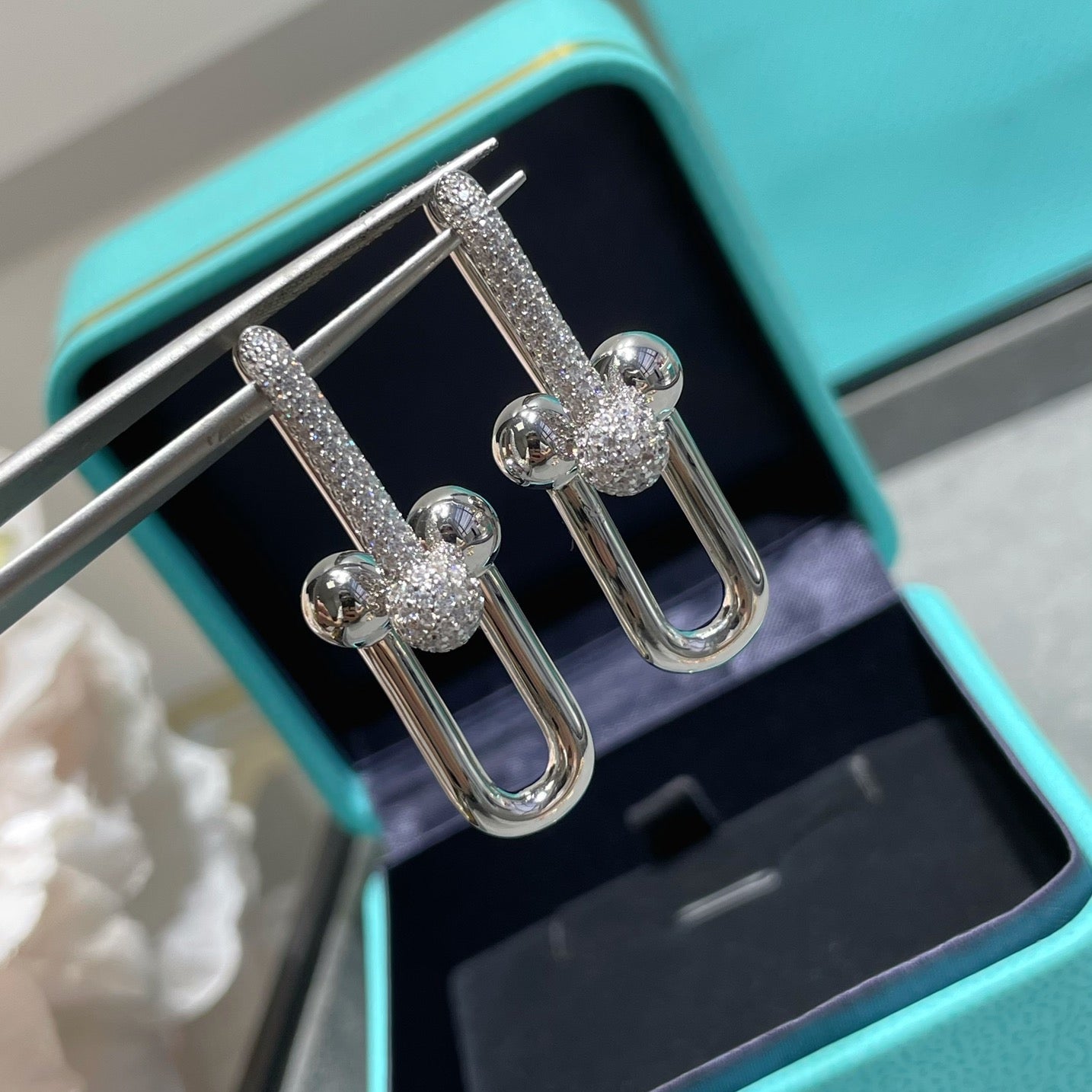 ®インペリアル®フォース10フルダイヤモンドドロップイヤリングミディアムモデル