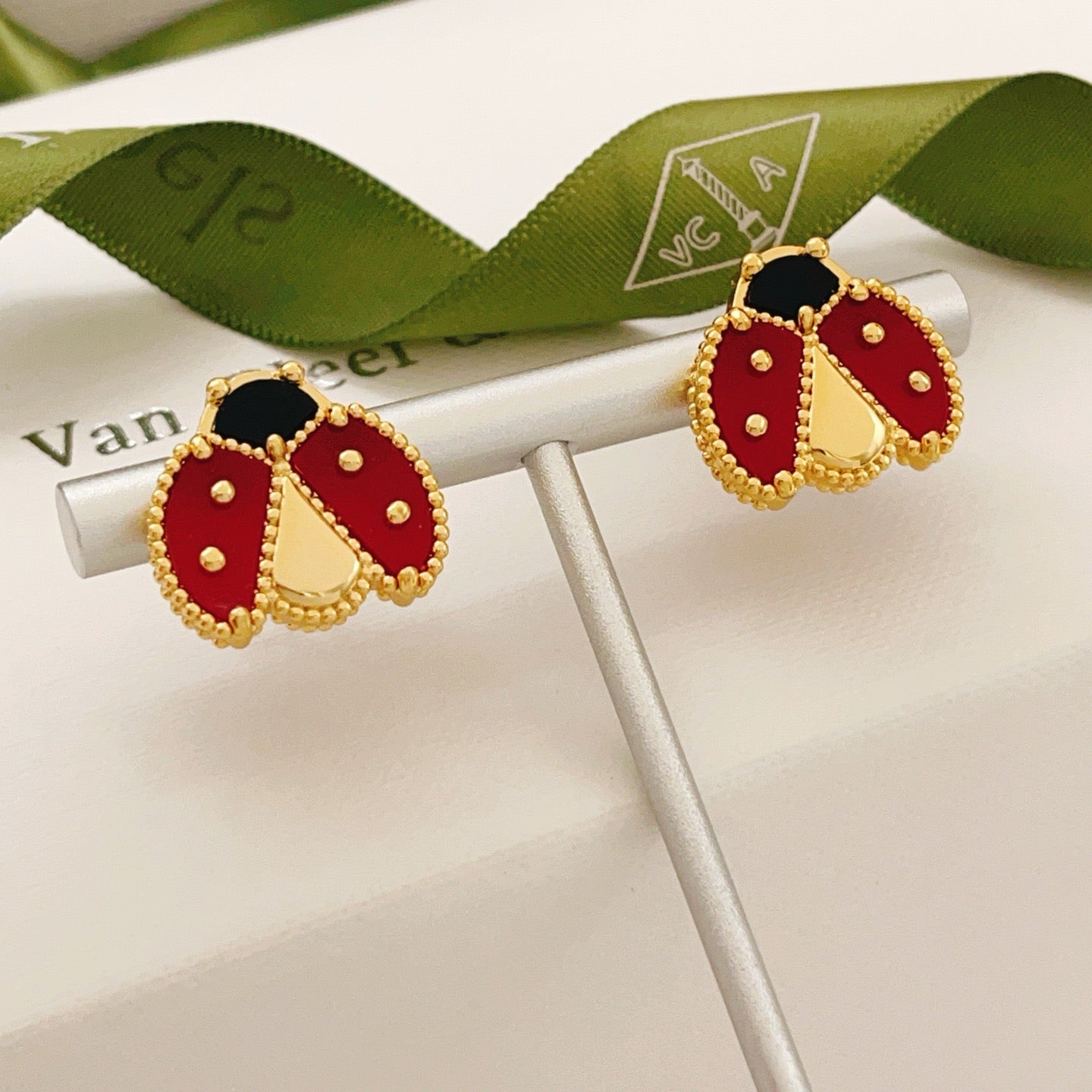 ¡®Imperial¡¯ ARETES LADYBUG SUERTE