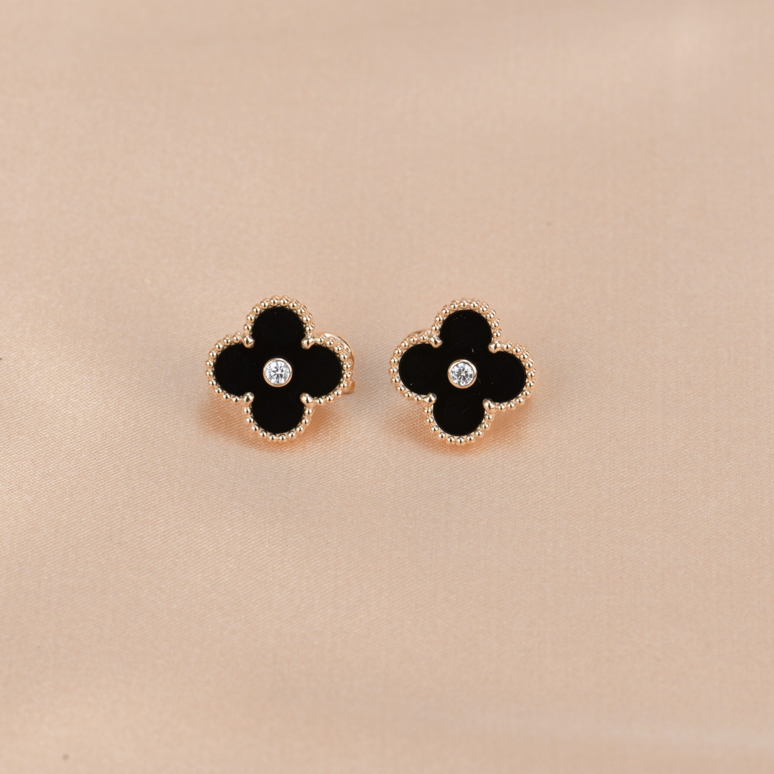 Imperial CLOVER MEDIUM 1 MOTIFS ONYX DIAMOND EARRINGS
