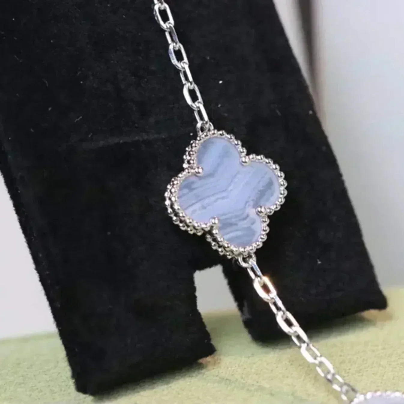 [Imperial]Nueva COLECCIÓN DE BRAZALETE TREBOL 5 MOTIVOS CALCEDONIA MORADA