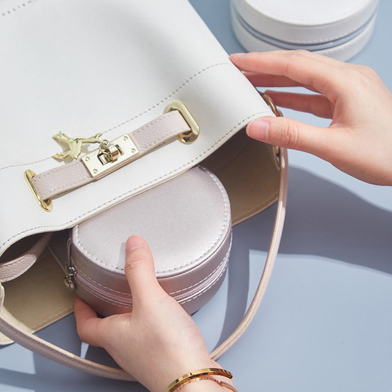 Runde Schmuckschatulle aus Leder, tragbar, ideal für Reisen und zur Aufbewahrung von Schmuck.