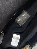 MITTLERE DAMENTASCHE 24 IN SCHWARZEM KALBSLEDER GOLDENE BESCHLÄGE