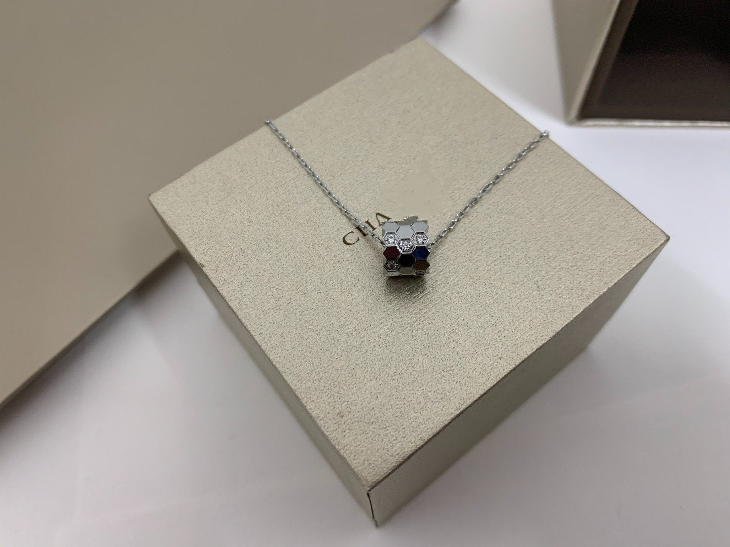 Imperial BEE LOVE DIAMOND NECKLACE