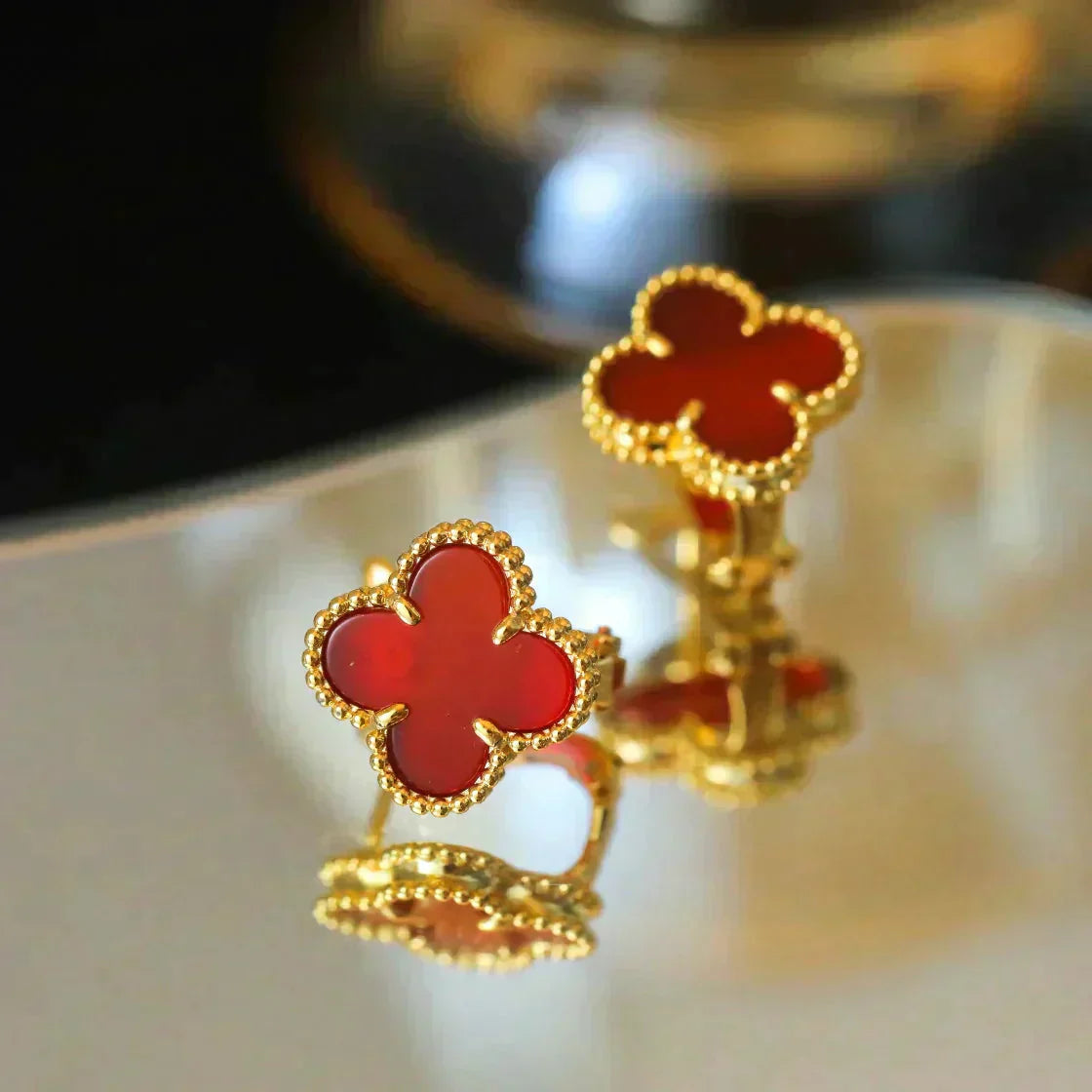 Imperial CLOVER MEDIUM 1 MOTIFS CARNELIAN EARRINGS