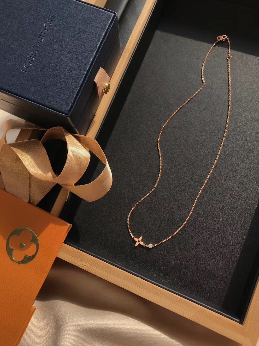 Imperial BLOSSOM ANHÄNGER AUS ROSA GOLD UND DIAMANTEN