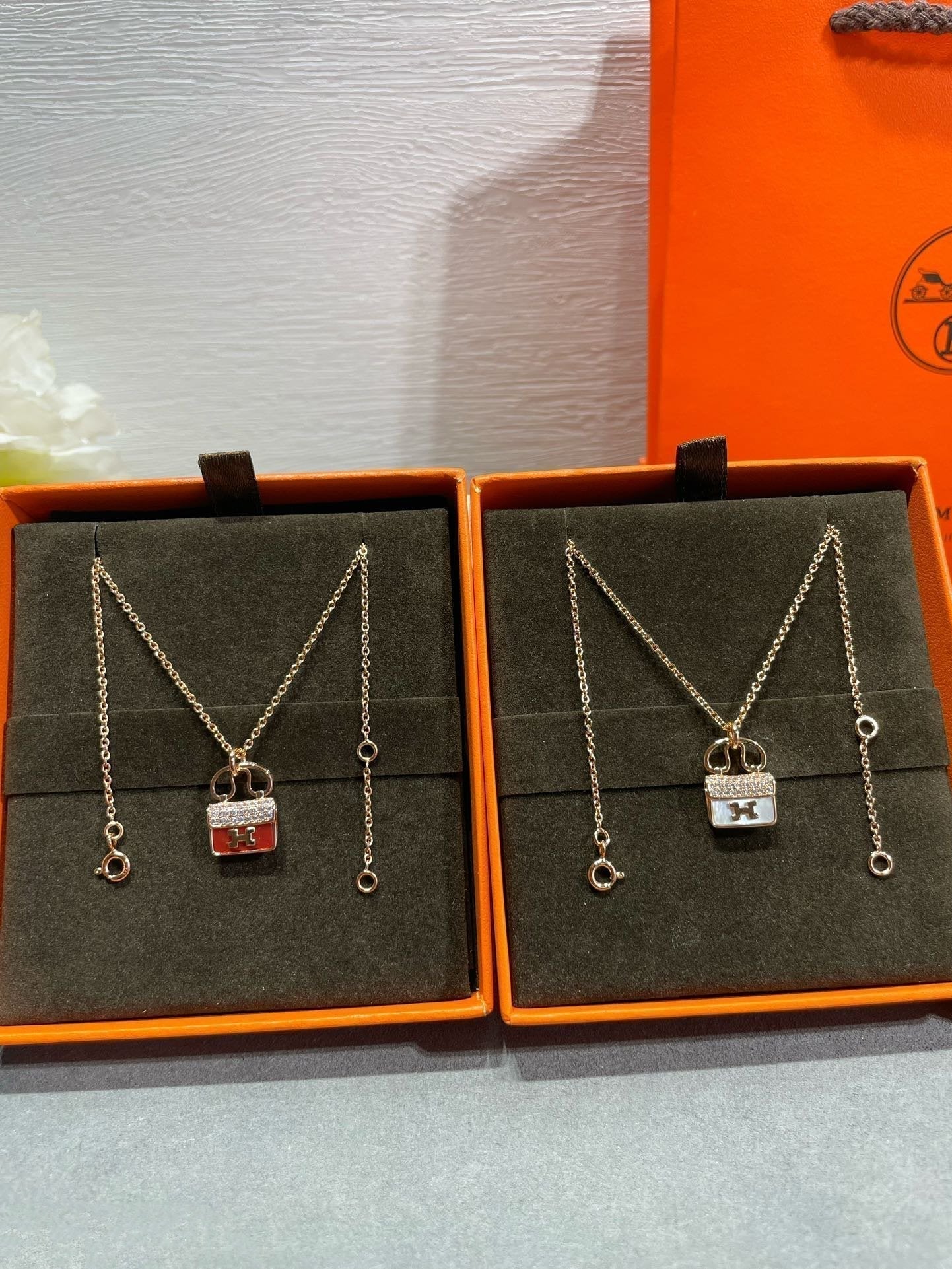 Imperial H CIRCE MOISSANIT-ANHÄNGER-HALSKETTE GOLD