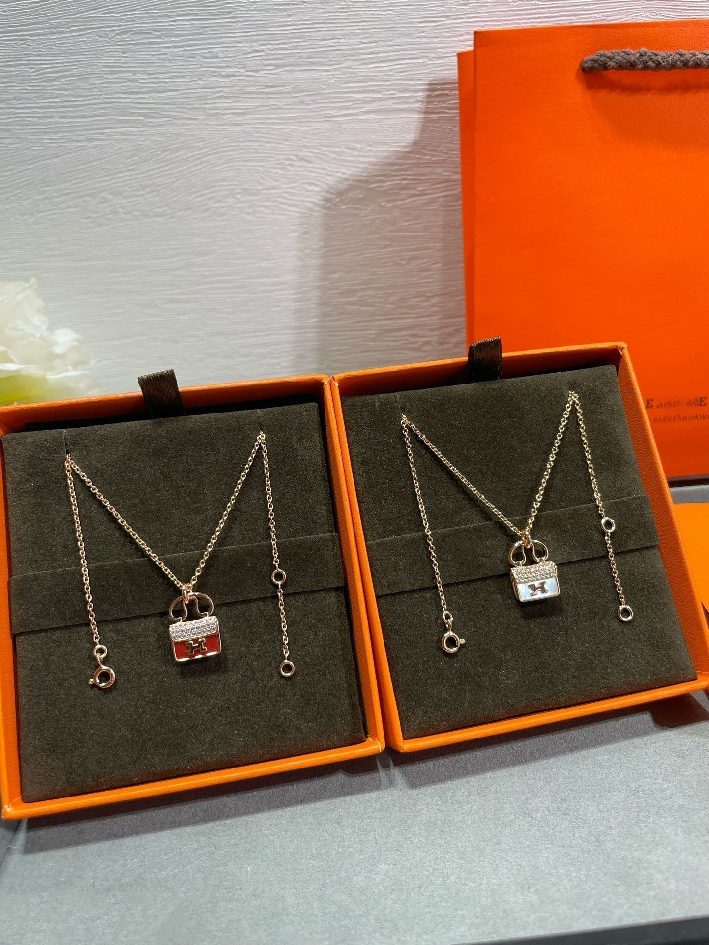 Imperial H CIRCE MOISSANIT-ANHÄNGER-HALSKETTE GOLD