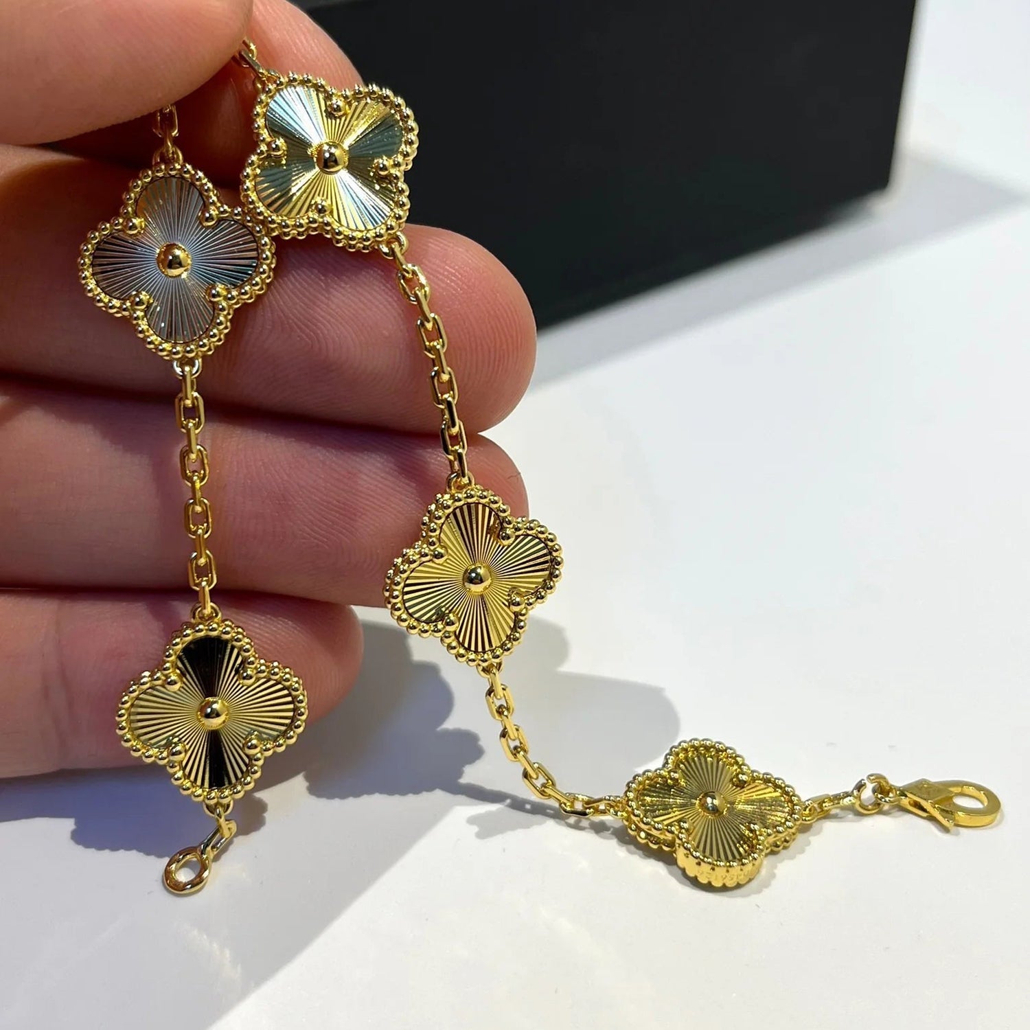 ¡®Imperial¡¯CLOVER 5 FLOWERS LASER BRACELET