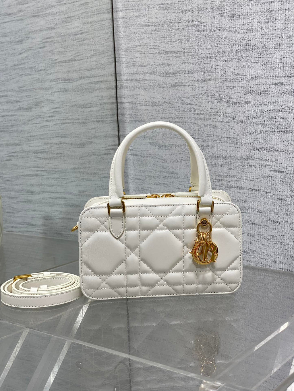 MINI GROOVE BAG 20 IN WEISS MACROCANNAGE LAMMLEDER 226485