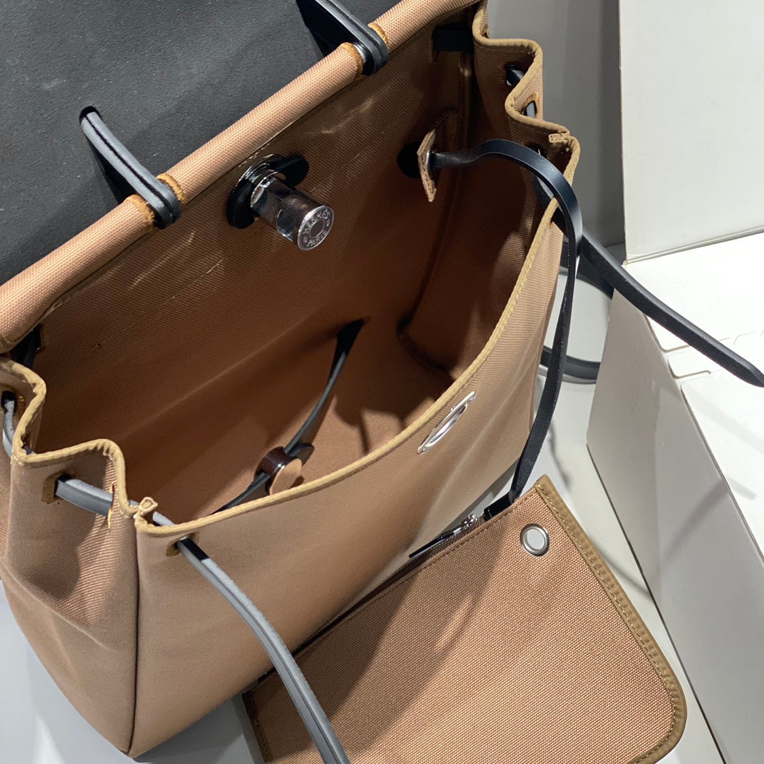 HERBAG A DOS ZIP RETOURNE RUCKSACK 29 IN BRAUNEM CANVAS UND SCHWARZEM KALBSLEDER