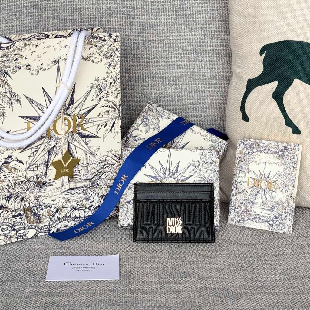 FREESIEN-KARTENHALTER 10 IN SCHWARZ GESTEPPT AUS KALBLEDER