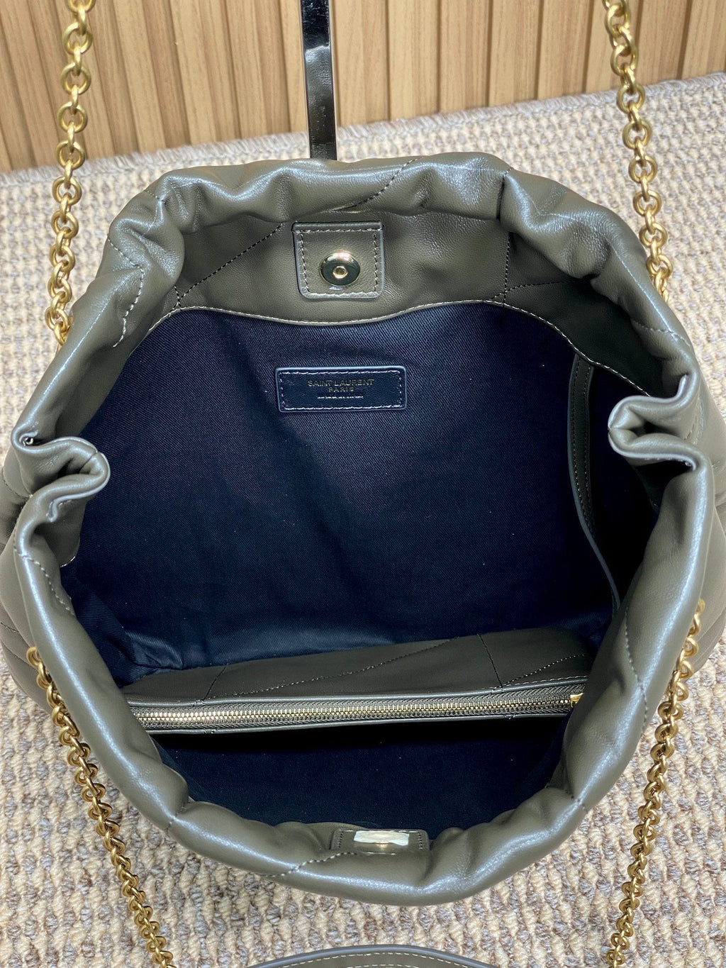 ドローストリングチェーンストラップショルダーバッグ 39 ダークグリーン キルティングカーフスキン