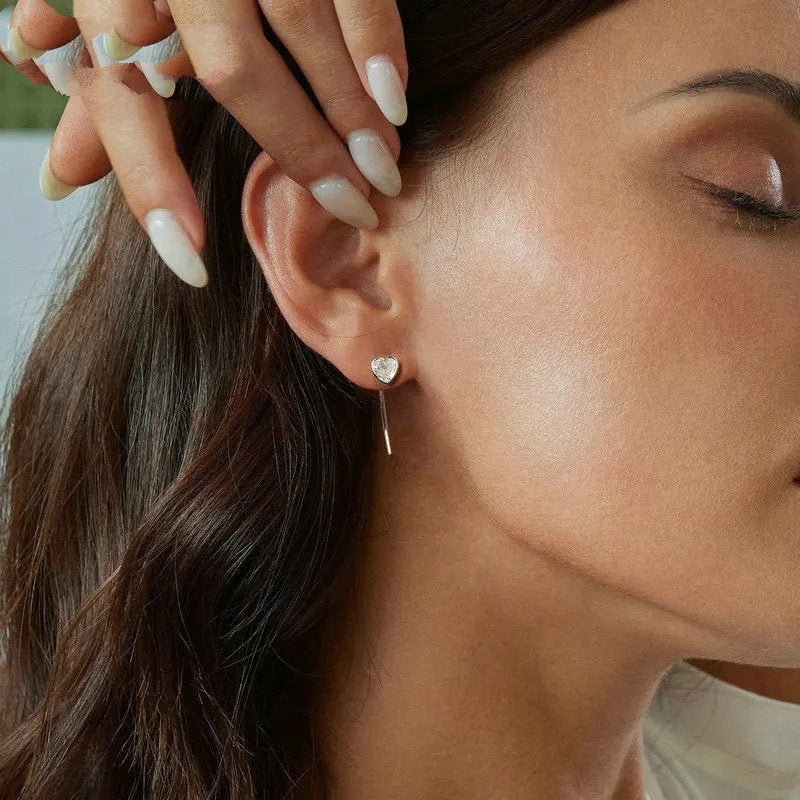 Zarte, schlichte Herzohrringe für Damen BSE1003