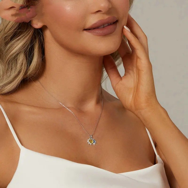 Halskette mit Sonne- und Mondmotiv, weißvergoldet