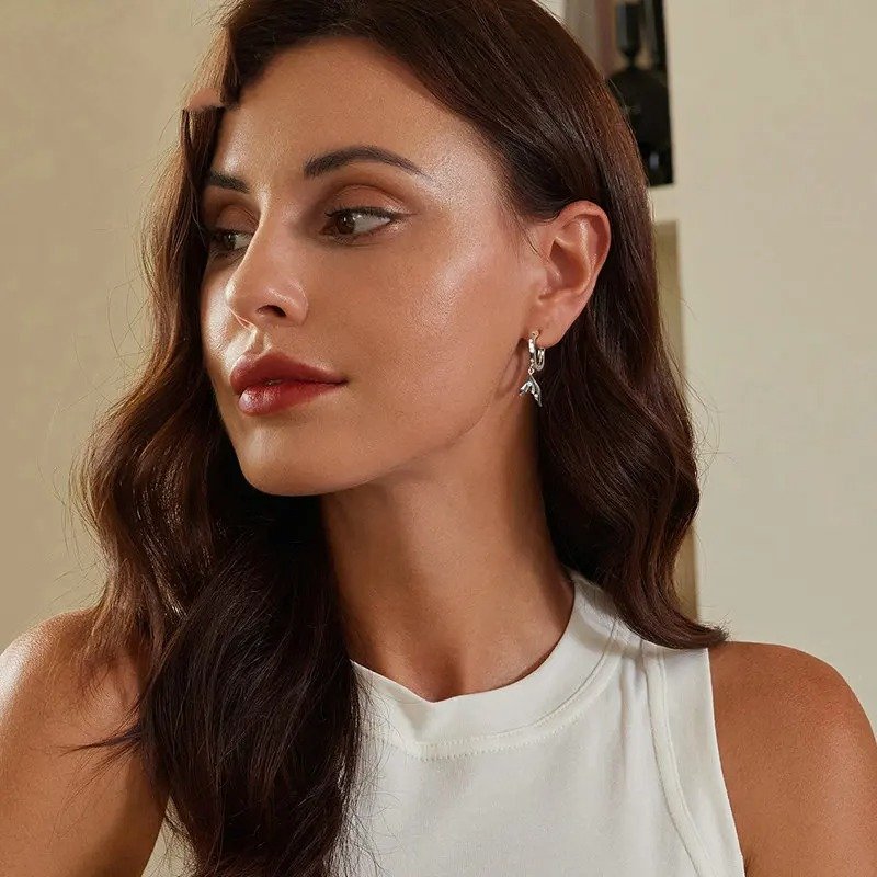 Zarter, vergoldeter Ohrring, hypoallergen, Fischschwanz-Ohrring, Geschenk SCE1744