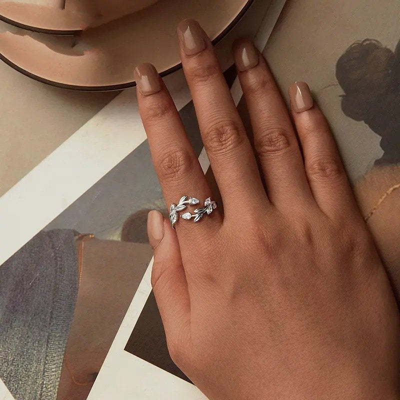 シンプルなリーフの調節可能なリング ラッキーリーフステートメント