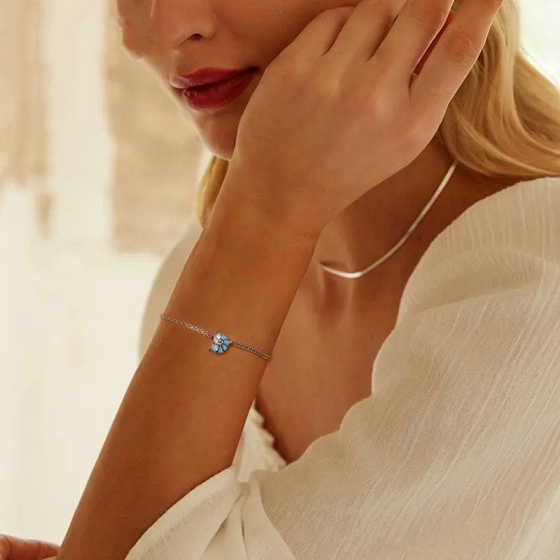 Armbänder mit blauen Muschelgliedern