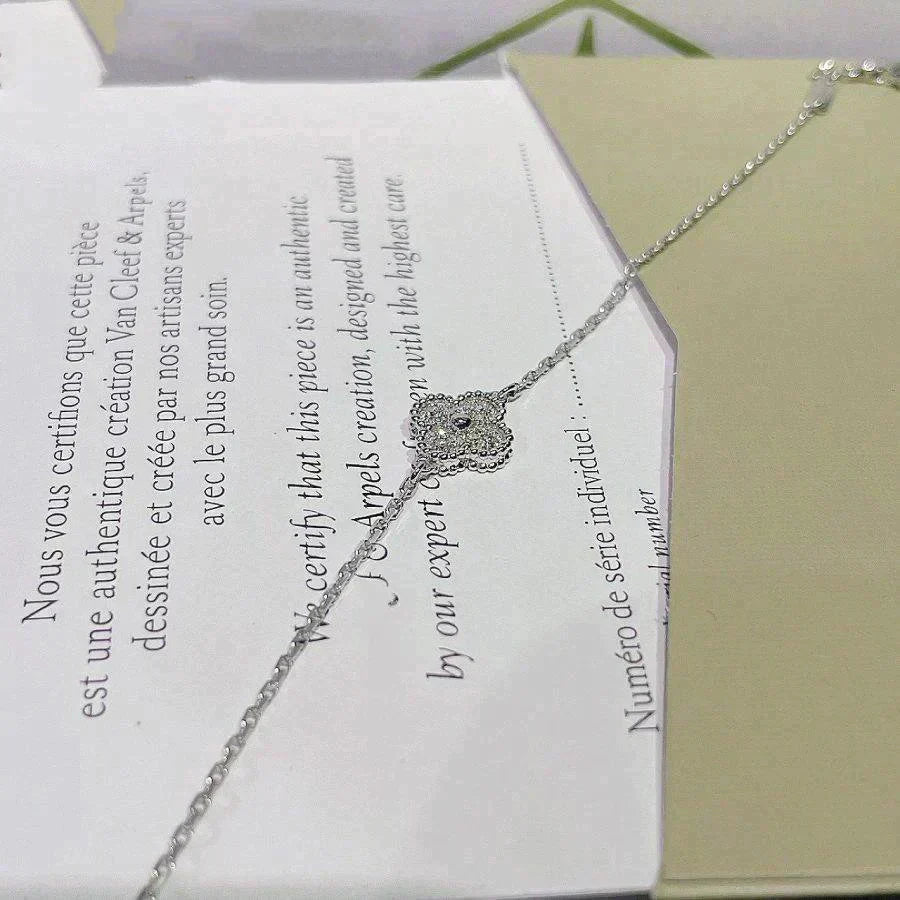 Imperial Kleeblatt-Armband mit einzelner Blume, Silber