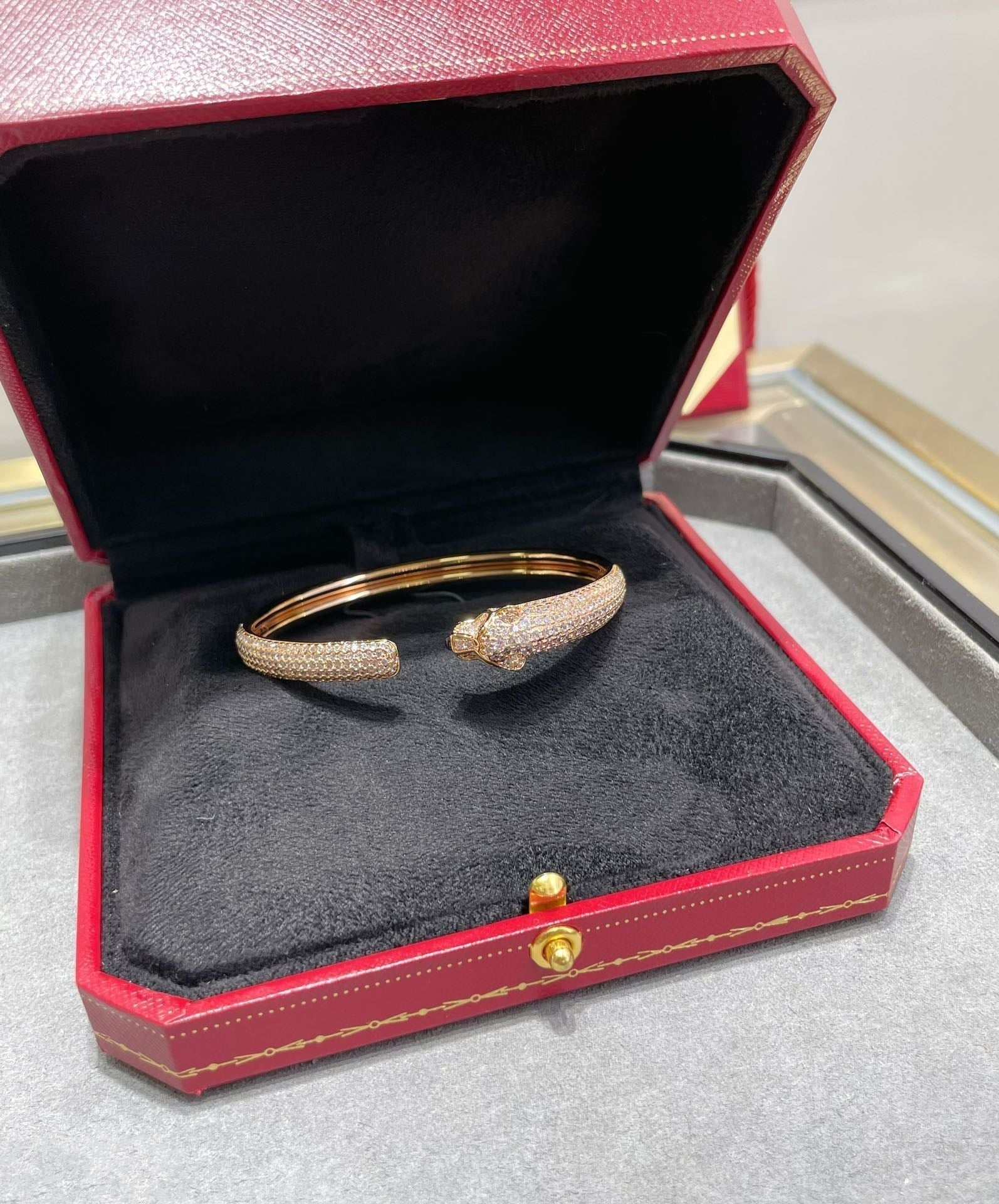 ¡®Imperial¡¯PANTHERE FULL DIAMOND OPEN BRACELET