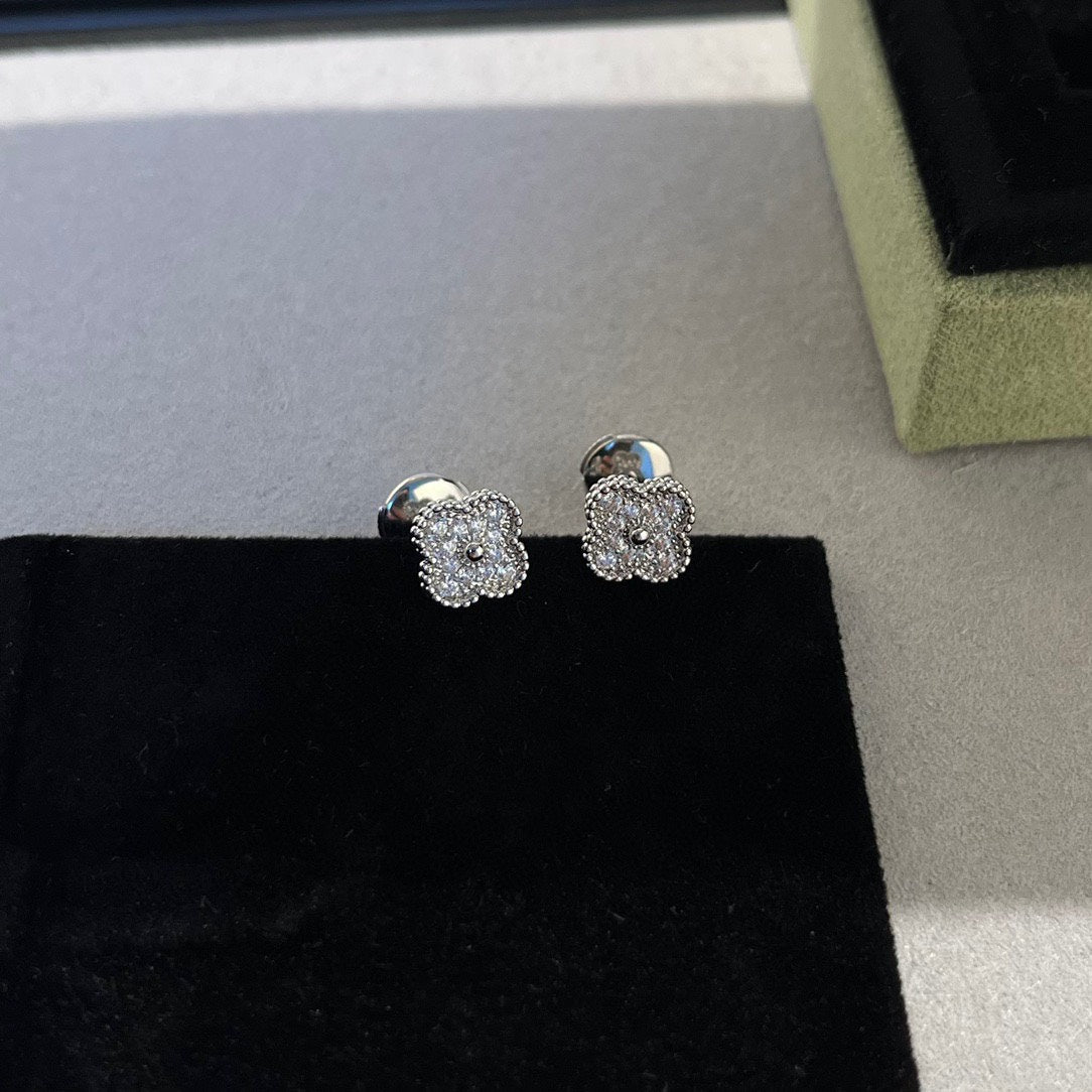 Imperial CLOVER MINI DIAMOND STUD EARRINGS